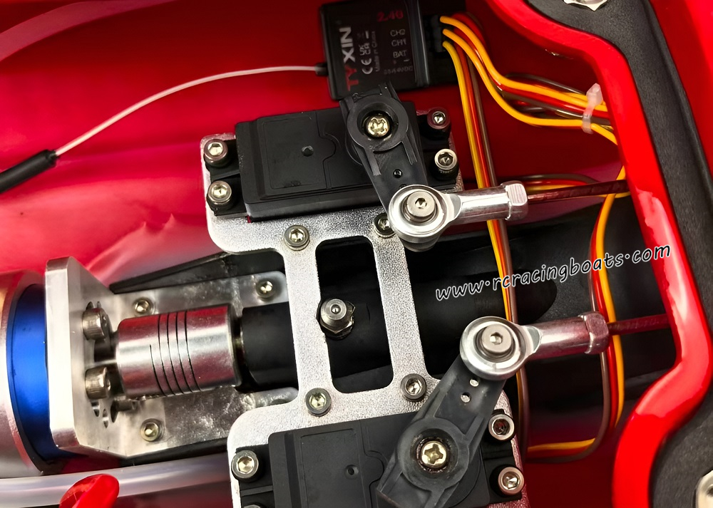 TYXIN TX822 High Speed RC Boat Red Inside Overview